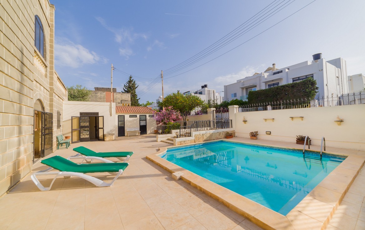 San Gwann Villa With Pool For Rent Offices in Malta To Let & For Sale